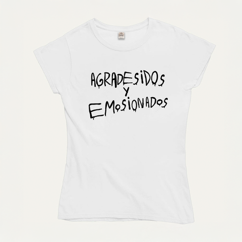AGRADESIDOS Y EMOSIONADOS Chica